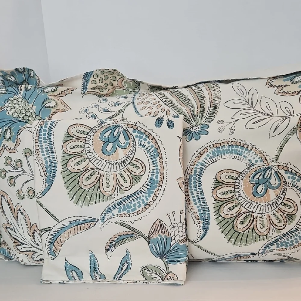 Noble Excellence Cream Mid-Century Modern Paisley Floral King Pillow Shams